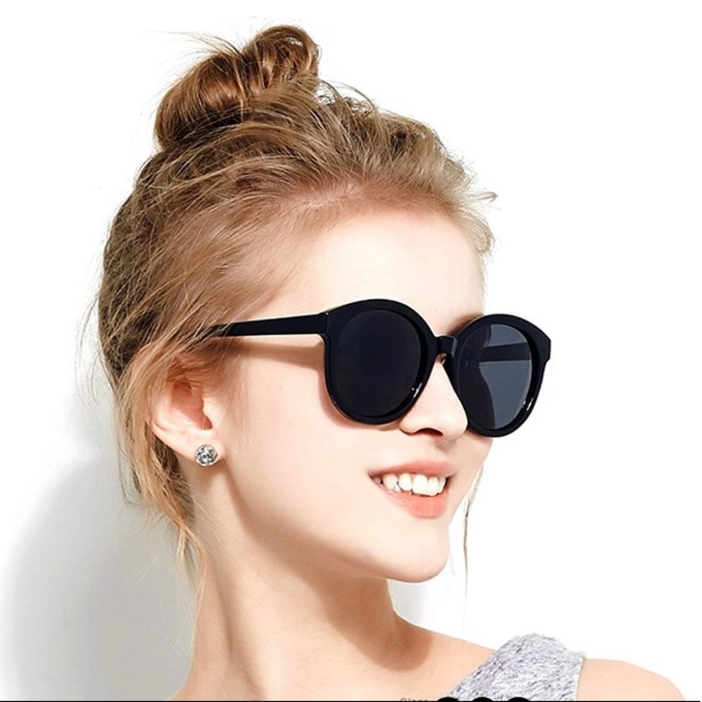 NWT Polarized Round Sunglasses